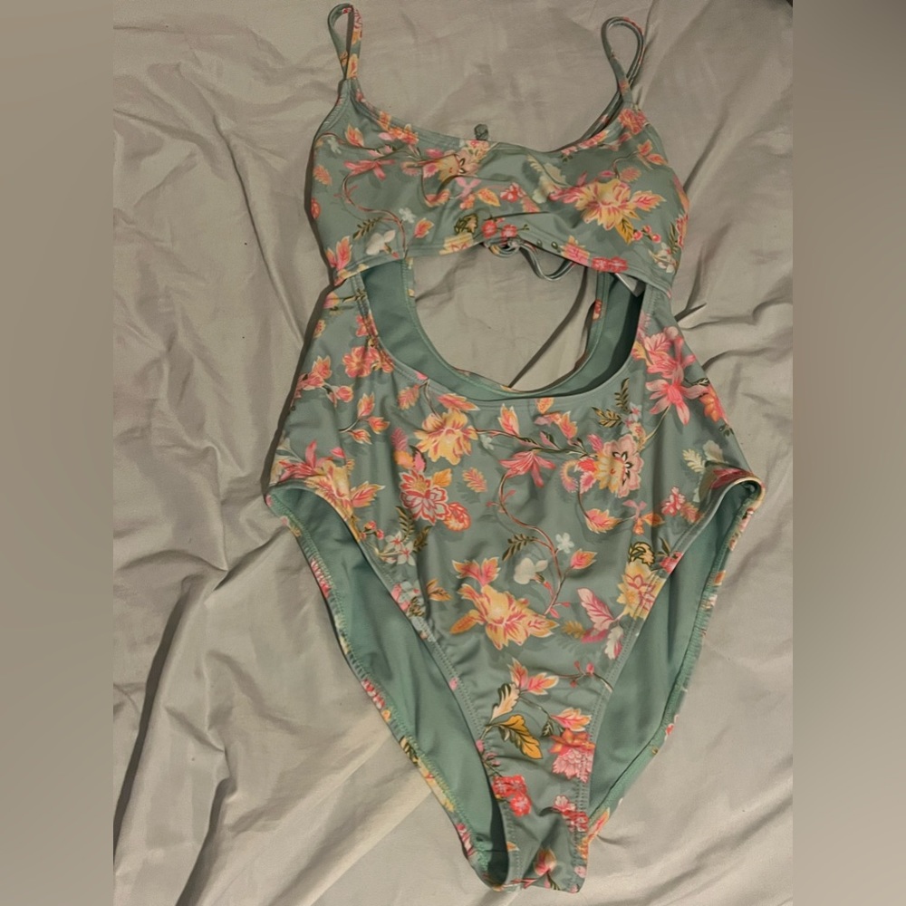 Floral bikini/swimsuit